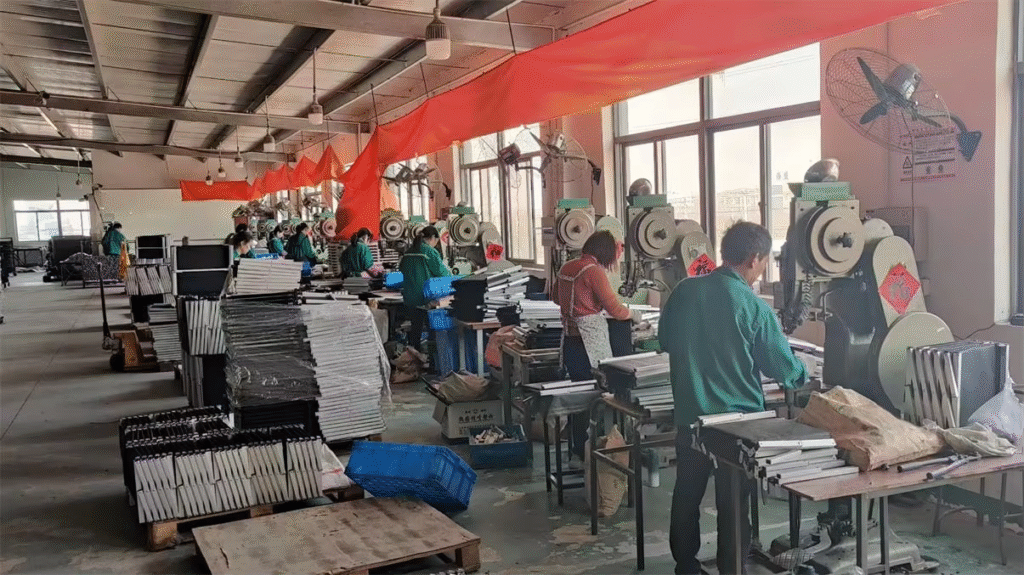 Riveting China camping Table Manufactures